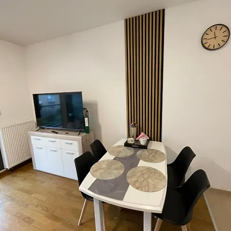 Royal Wilanow-apartament W Sercu Wilanowa アパート *